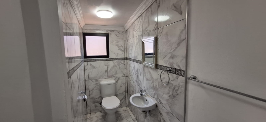 To Let 2 Bedroom Property for Rent in Zeekoevlei Western Cape